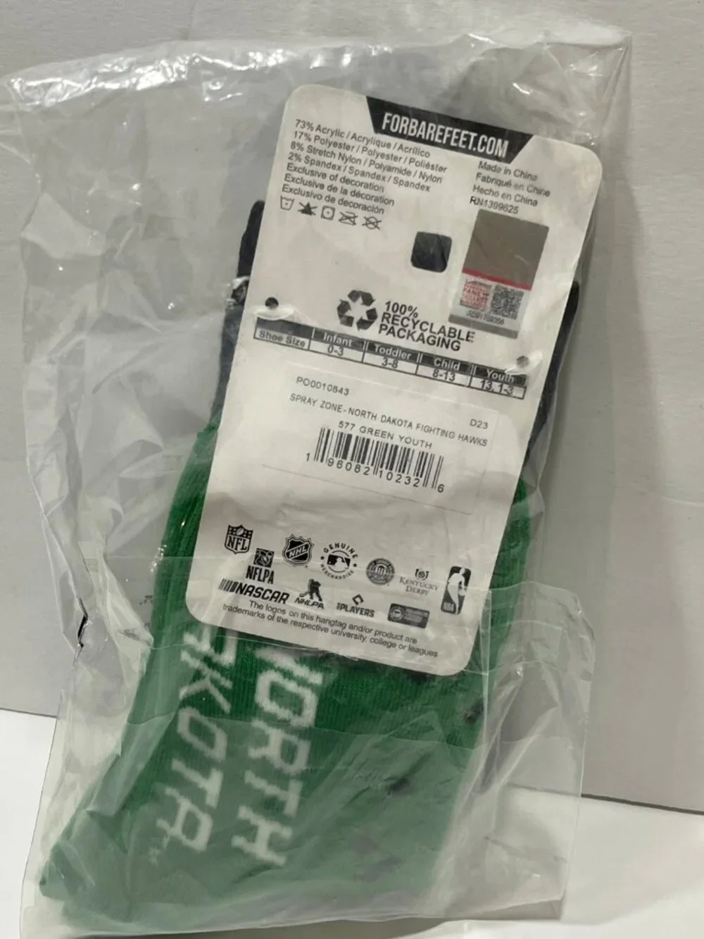 NEW For Bare Feet North Dakota University Fighting Hawks Youth Socks Size 13